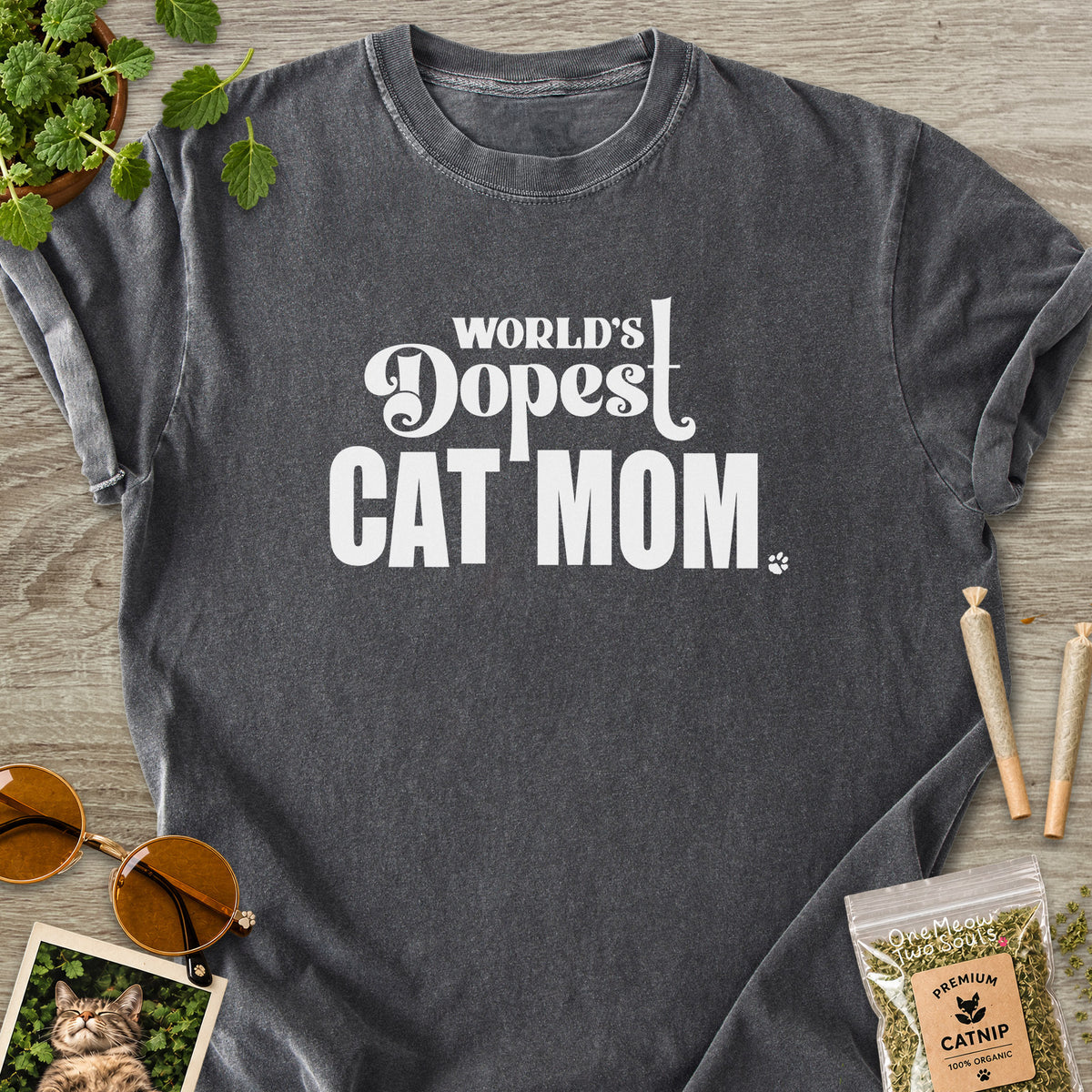 Pepper colored Comfort Colors 1717 cotton T-shirt, featuring a "World's Dopest Cat Mom" funny cat design illustration. One Meow Two Souls brand.