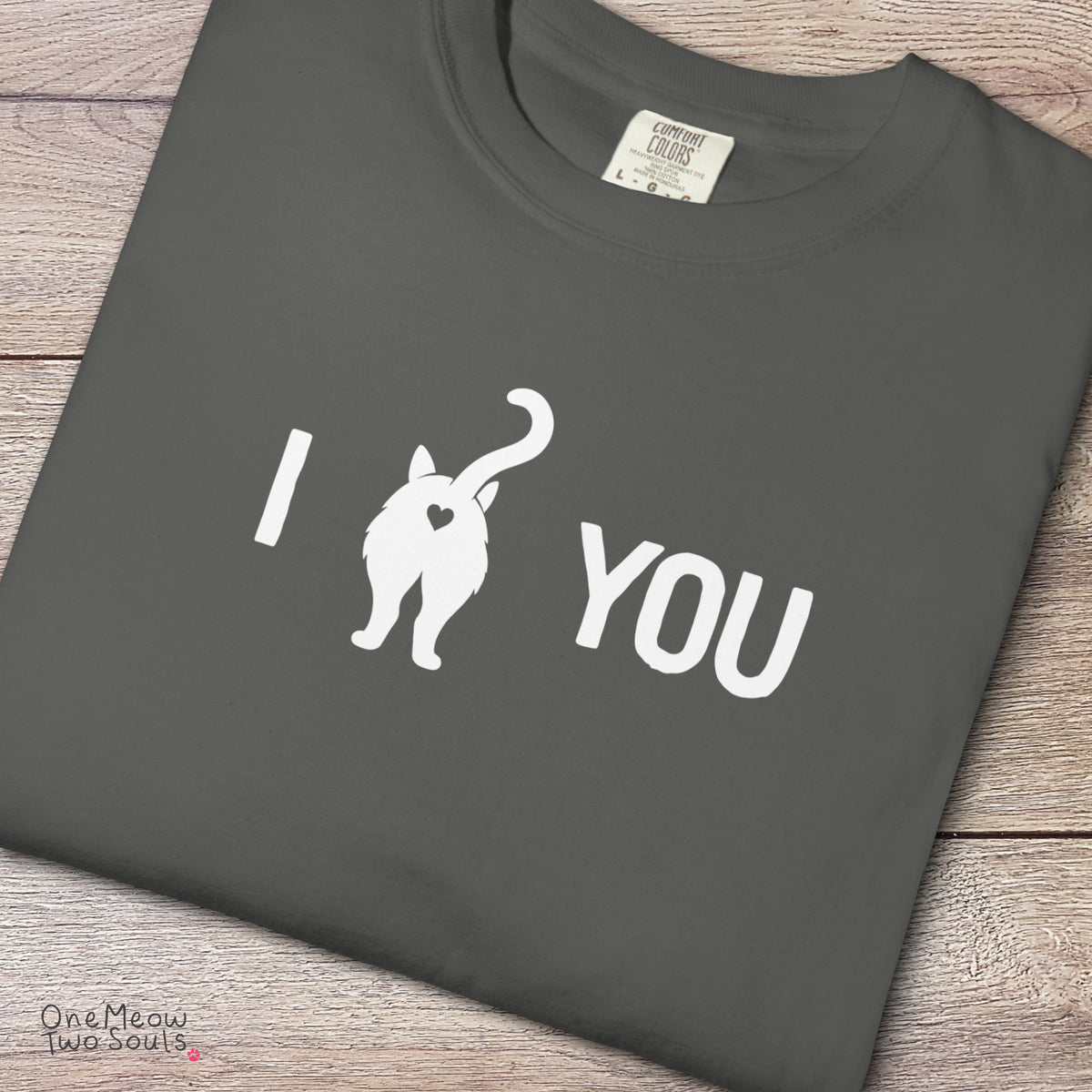 Pepper colored Comfort Colors 1717 cotton T-shirt, featuring a "I Love You " funny cat butt design illustration. One Meow Two Souls brand.