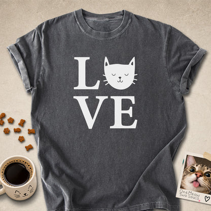 Pepper colored Comfort Colors 1717 cotton T-shirt, featuring a "LOVE" cute cat design illustration. One Meow Two Souls brand.