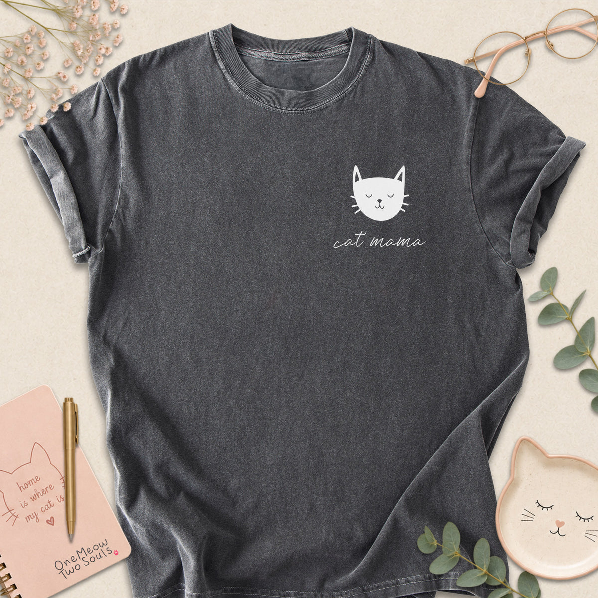 Pepper colored Comfort Colors 1717 cotton T-shirt, featuring a "Cat Mama" funny cat design illustration. One Meow Two Souls brand.