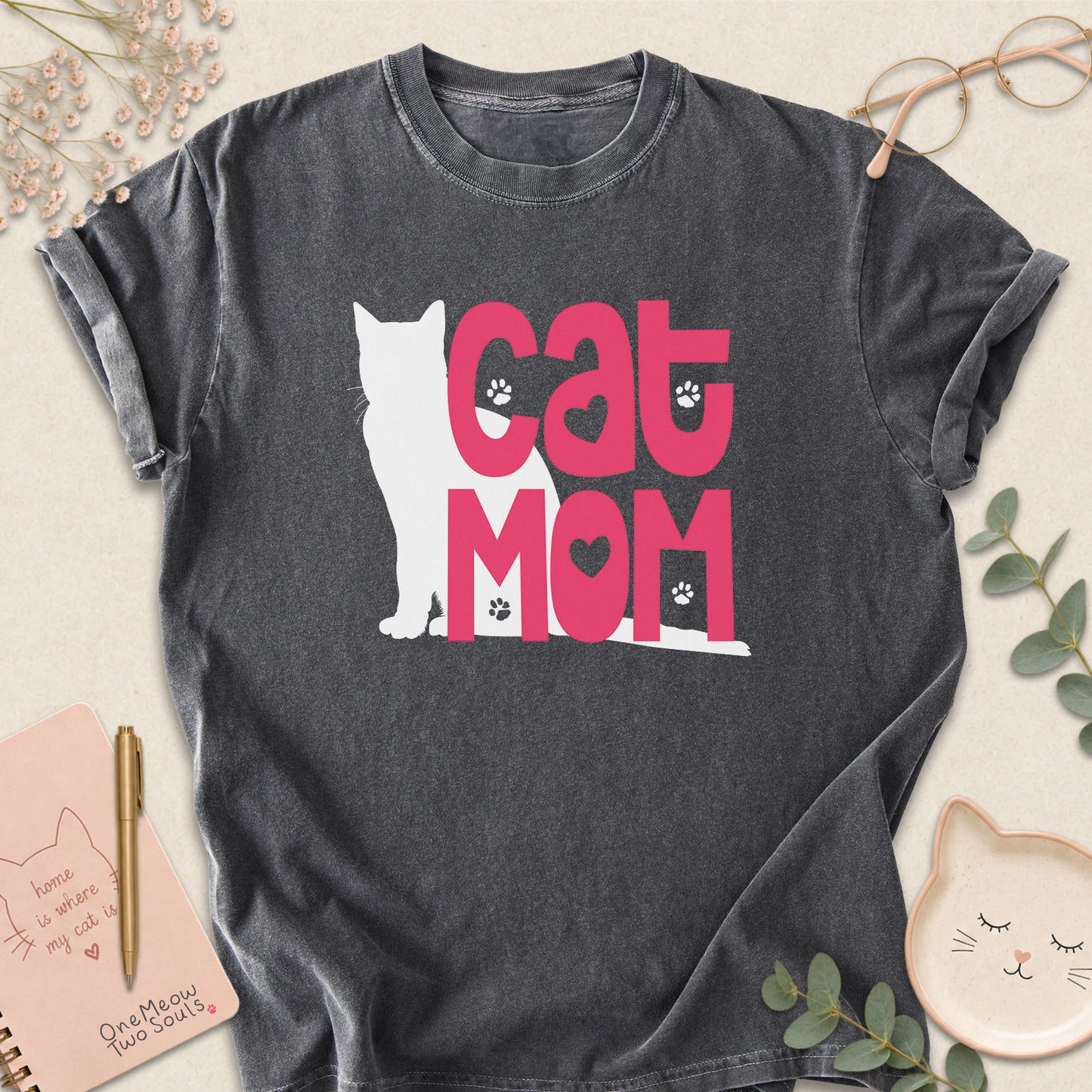 Pepper colored Comfort Colors 1717 cotton T-shirt, featuring a "Cat Mom" funny cat design illustration. One Meow Two Souls brand.