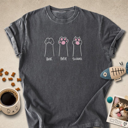 Pepper colored Comfort Colors 1717 cotton T-shirt, presenting a "Rock Paper Scissors" funny cat design. One Meow Two Souls brand.