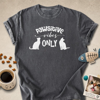 Pepper colored Comfort Colors 1717 cotton T-shirt, featuring a "Pawsitive Vibes Only" funny cat design illustration. One Meow Two Souls brand.